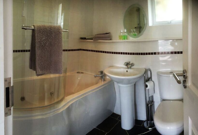 فندق Gosfield Lake Resort