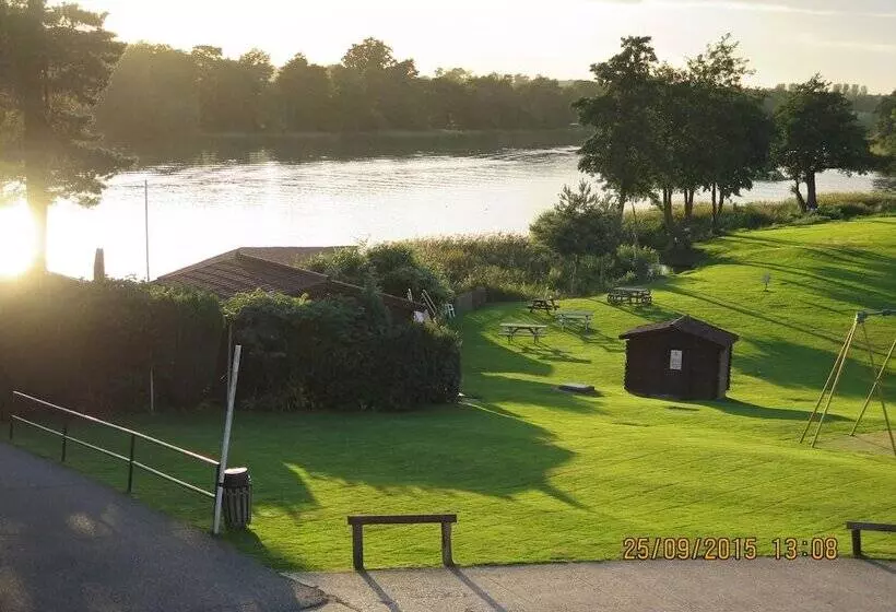 ホテル Gosfield Lake Resort
