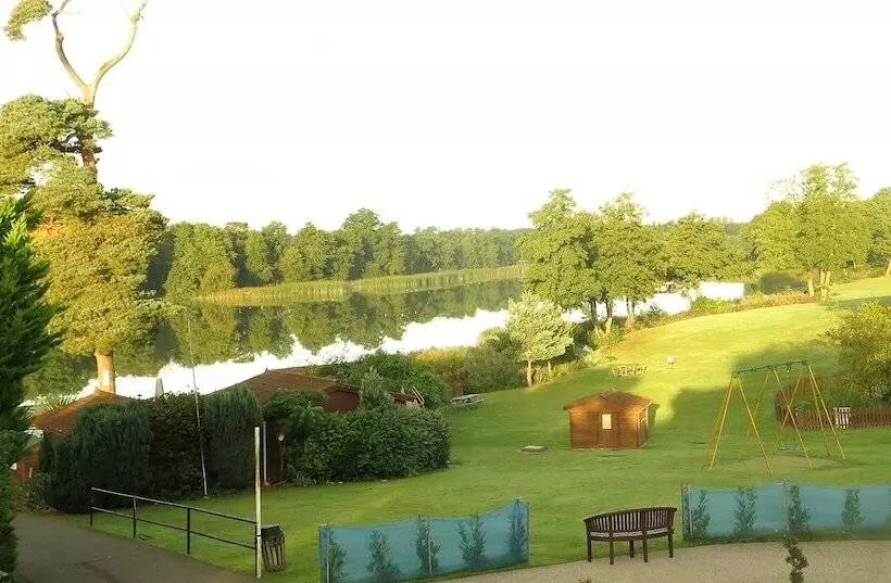 ホテル Gosfield Lake Resort