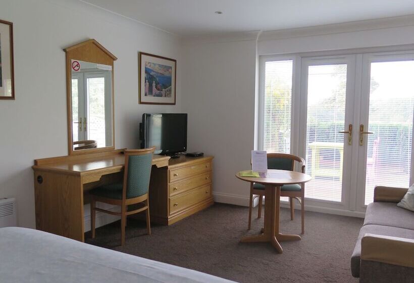 فندق Gosfield Lake Resort