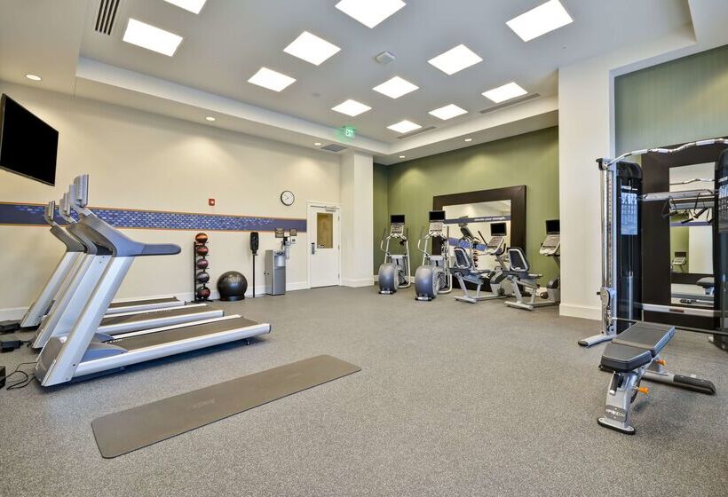 فندق Hampton Inn & Suites Charleston Airport