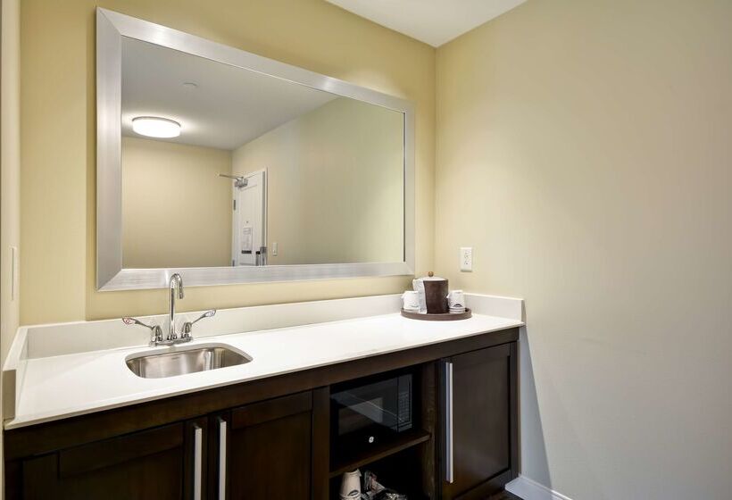 فندق Hampton Inn & Suites Charleston Airport