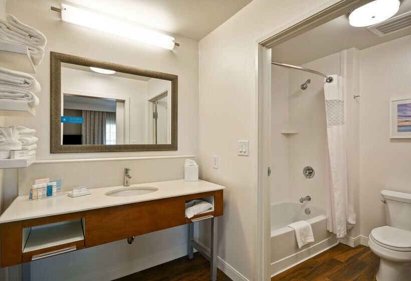 فندق Hampton Inn & Suites Charleston Airport