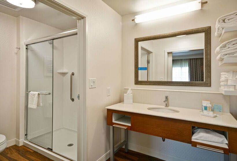 فندق Hampton Inn & Suites Charleston Airport