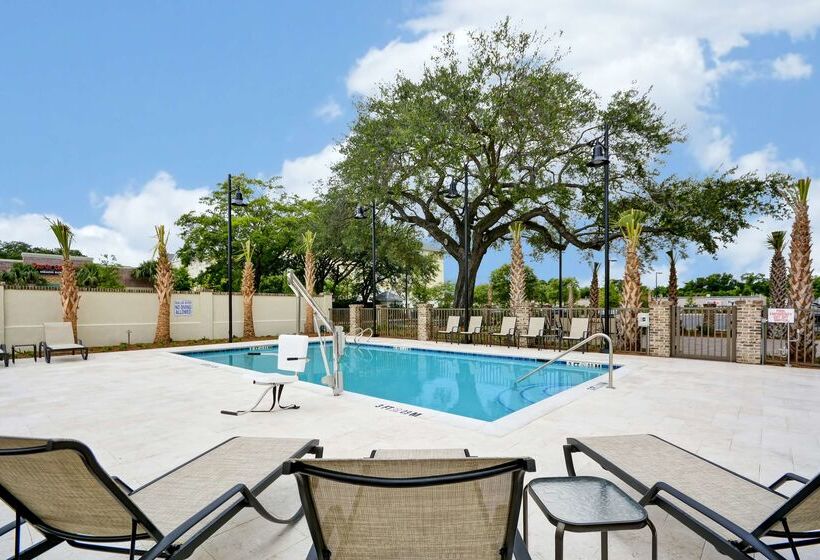 فندق Hampton Inn & Suites Charleston Airport