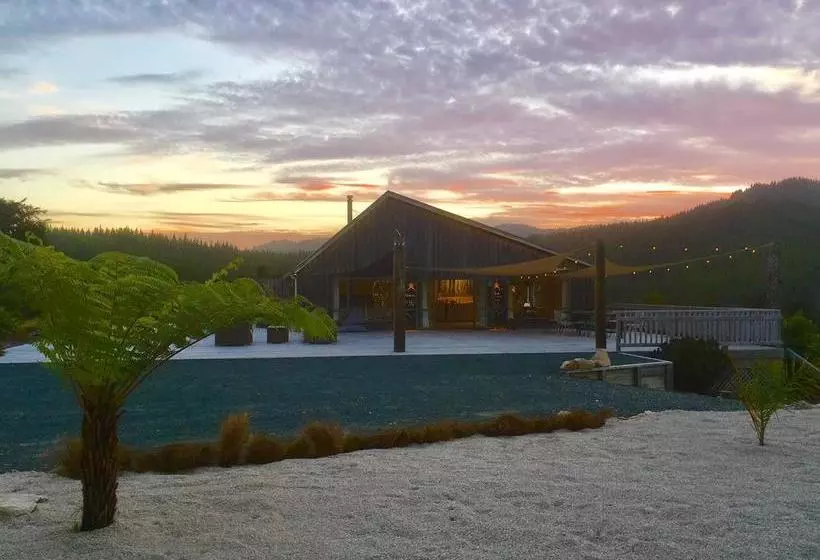 ホテル Split Apple Lodge  Boutique Eco Lodge & Spa