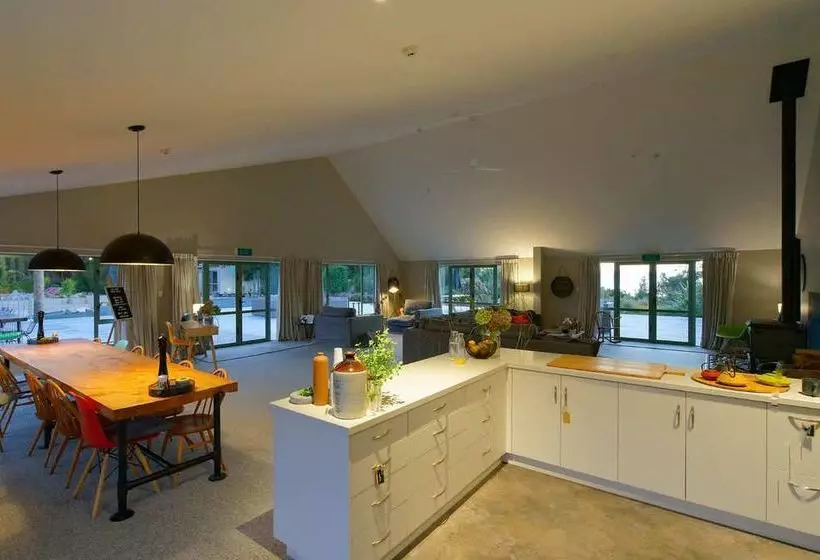 ホテル Split Apple Lodge  Boutique Eco Lodge & Spa