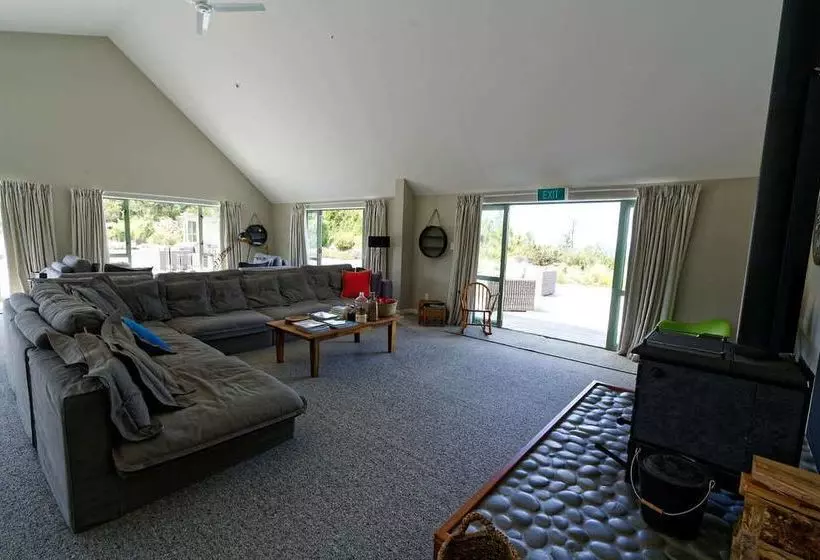 ホテル Split Apple Lodge  Boutique Eco Lodge & Spa