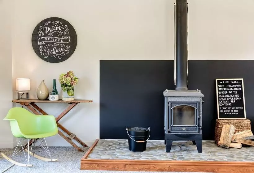 ホテル Split Apple Lodge  Boutique Eco Lodge & Spa