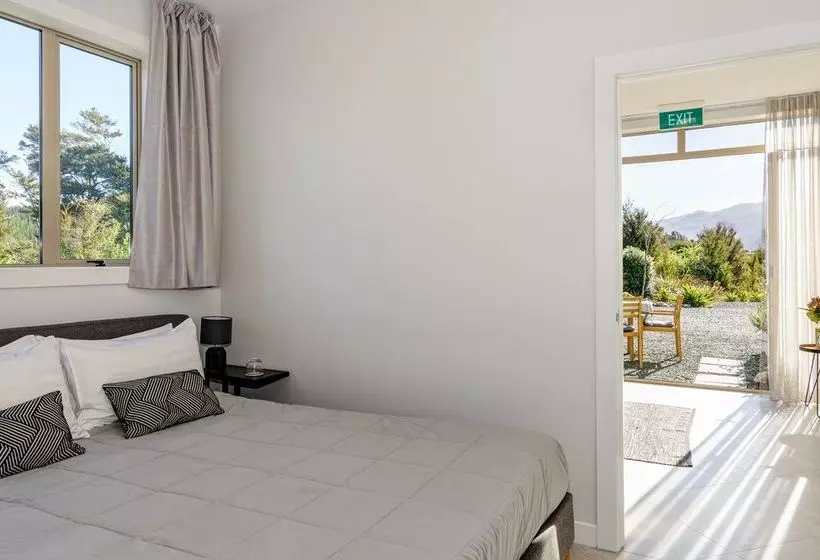 ホテル Split Apple Lodge  Boutique Eco Lodge & Spa