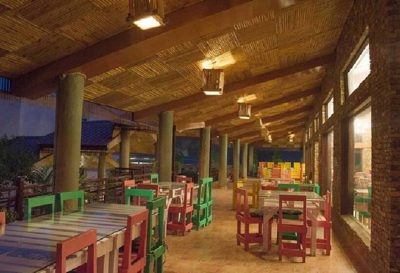 Hotel The Roar Resort