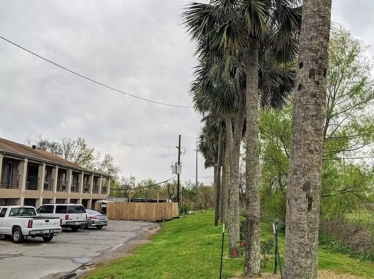 مُتل Lake Houma Inn