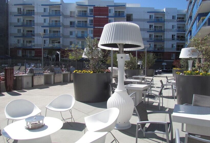 Resort Style Walk To The Beach