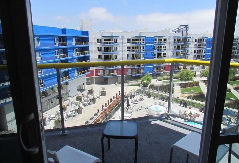 Resort Style Walk To The Beach