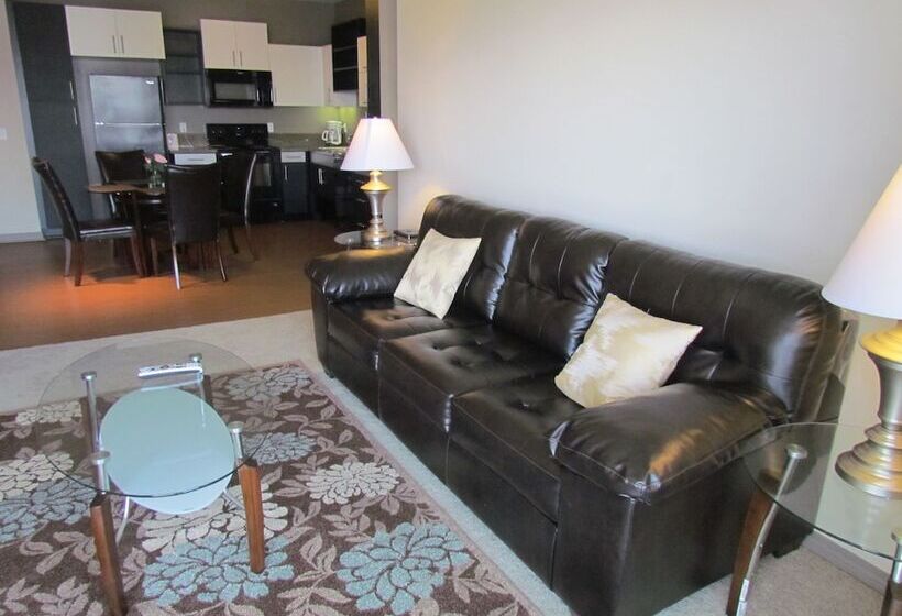 Resort Style Walk To The Beach