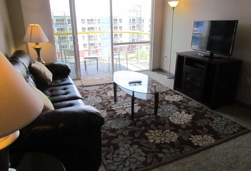 Resort Style Walk To The Beach