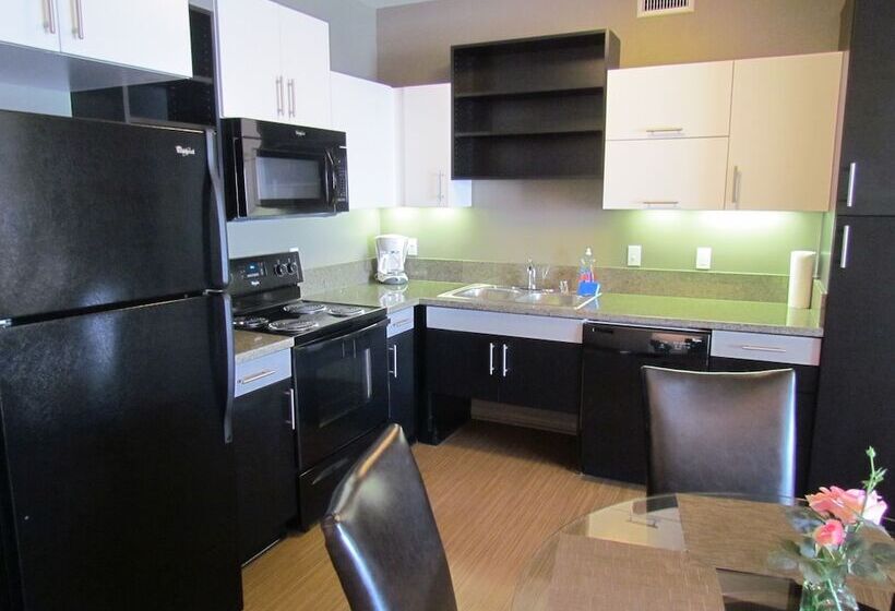 Resort Style Walk To The Beach