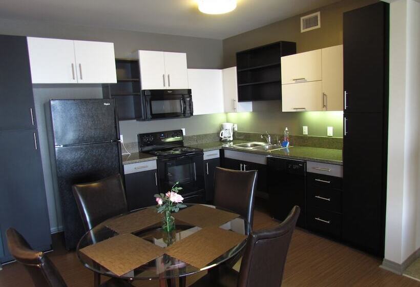 Resort Style Walk To The Beach