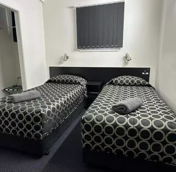 Twin Swans Motel
