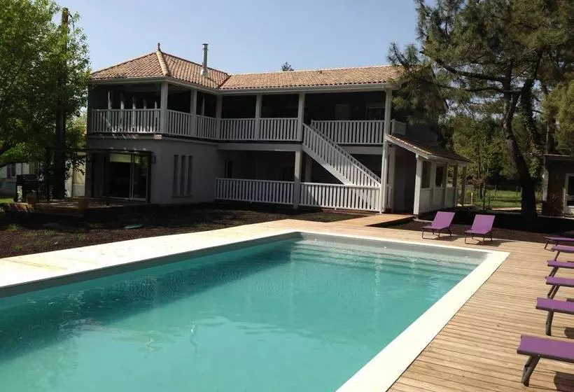 Aamiaismajoitus (B&B) Domaine De Giron
