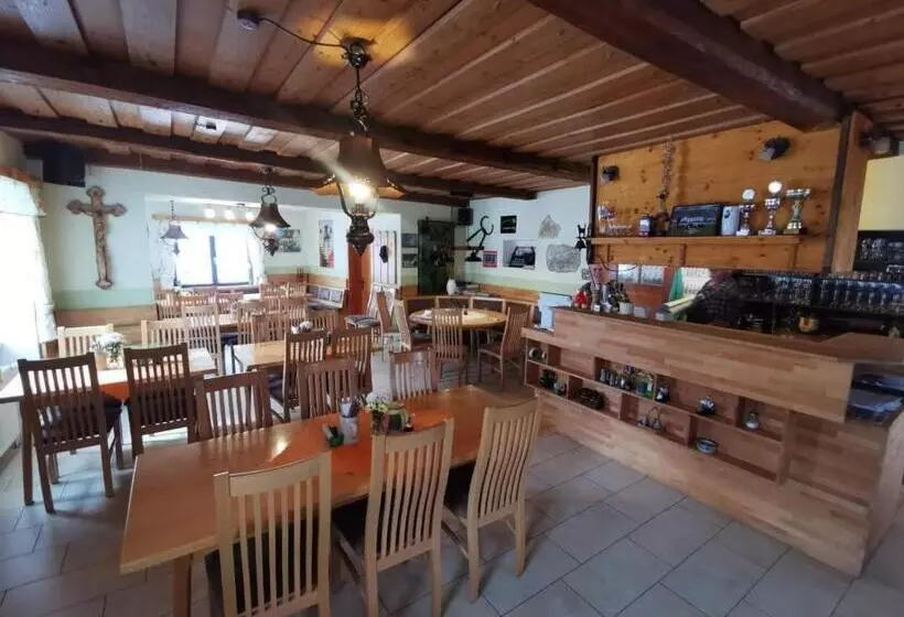 ベッドアンドブレックファースト Gasthaus Felsenwastl