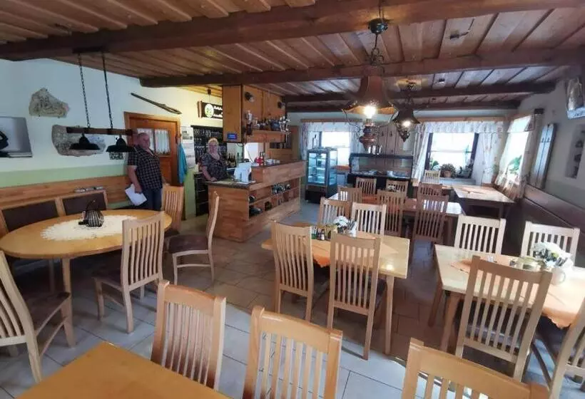 ベッドアンドブレックファースト Gasthaus Felsenwastl