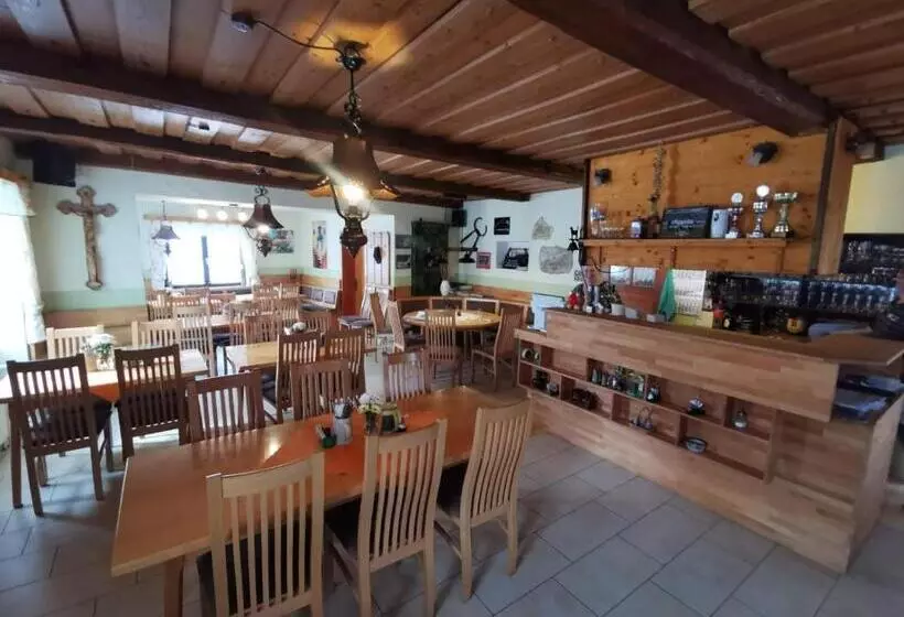 ベッドアンドブレックファースト Gasthaus Felsenwastl