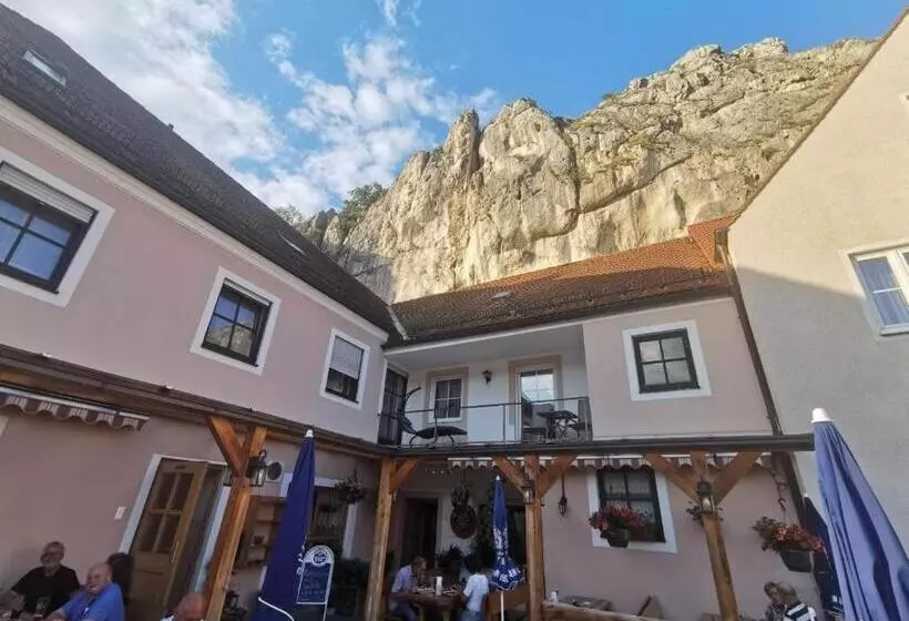 ベッドアンドブレックファースト Gasthaus Felsenwastl