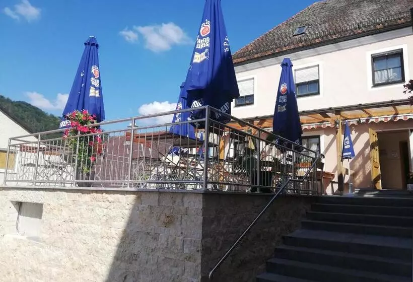 ベッドアンドブレックファースト Gasthaus Felsenwastl