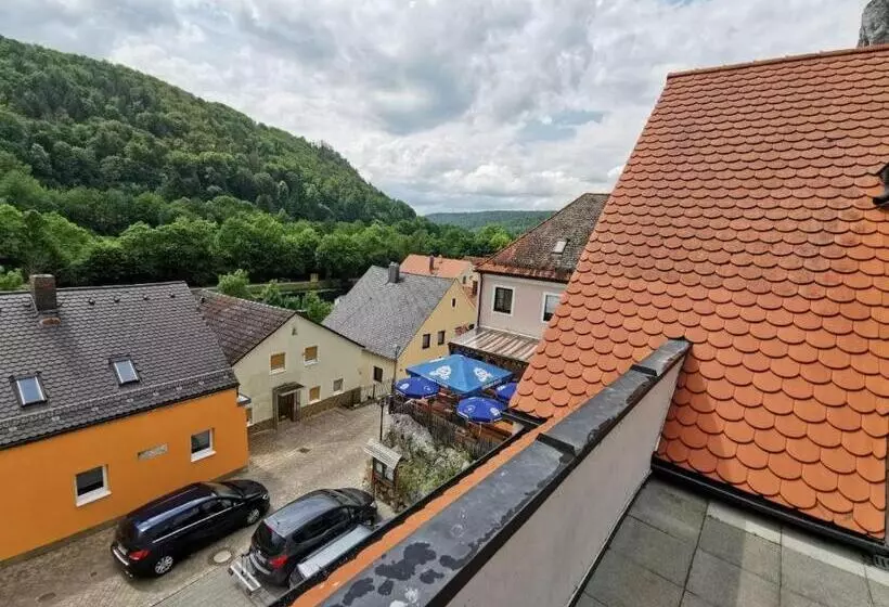ベッドアンドブレックファースト Gasthaus Felsenwastl
