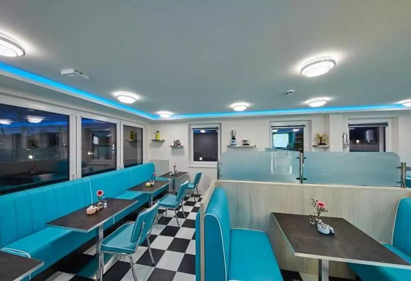 Bernstein Hotel 50`s Seaside Motel