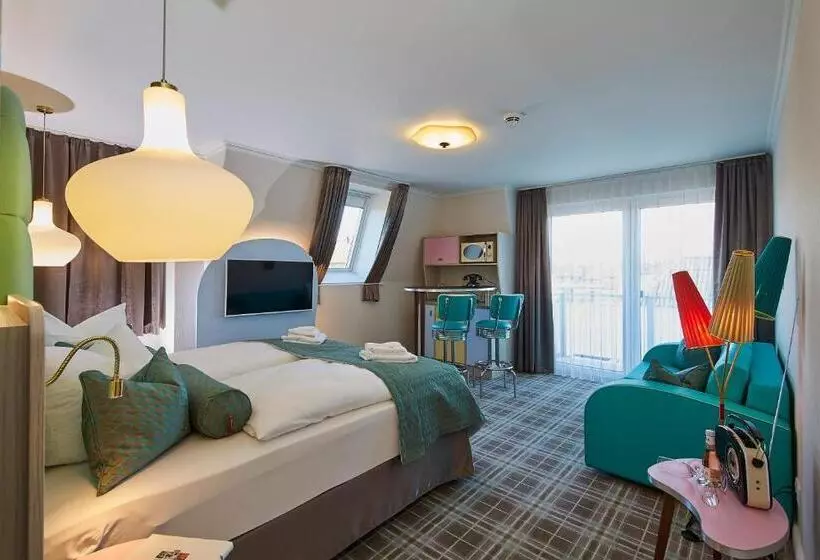 Bernstein Hotel 50`s Seaside Motel