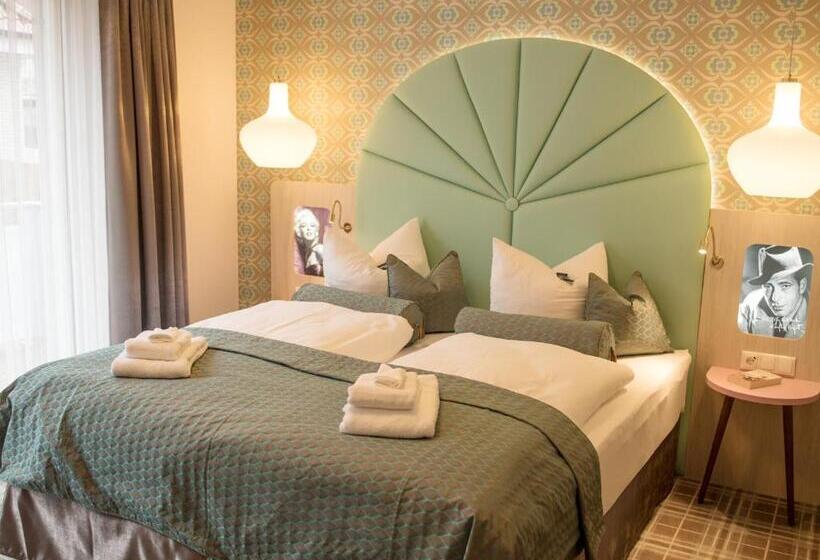 Bernstein Hotel 50`s Seaside Motel