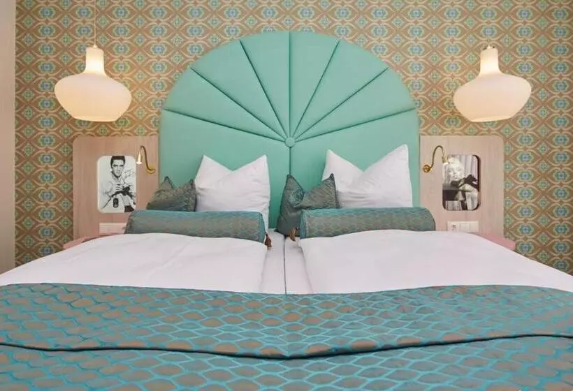 Bernstein Hotel 50`s Seaside Motel