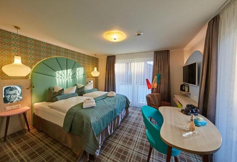 Bernstein Hotel 50`s Seaside Motel