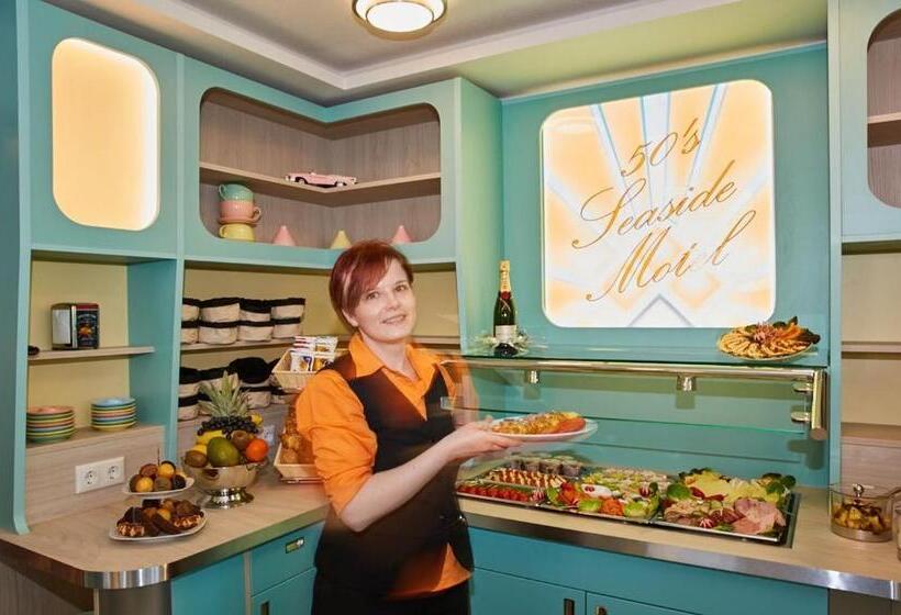 Bernstein Hotel 50`s Seaside Motel