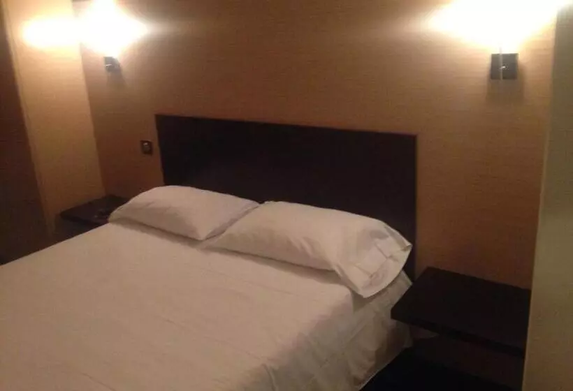 Hotelli Hôtel Akena Pierrelaye