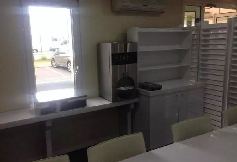 Hotelli Hôtel Akena Pierrelaye