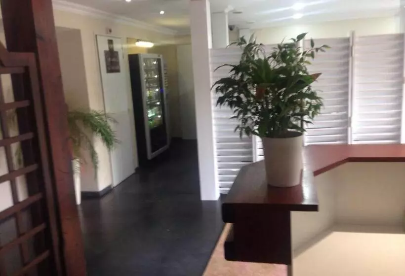 Hotelli Hôtel Akena Pierrelaye