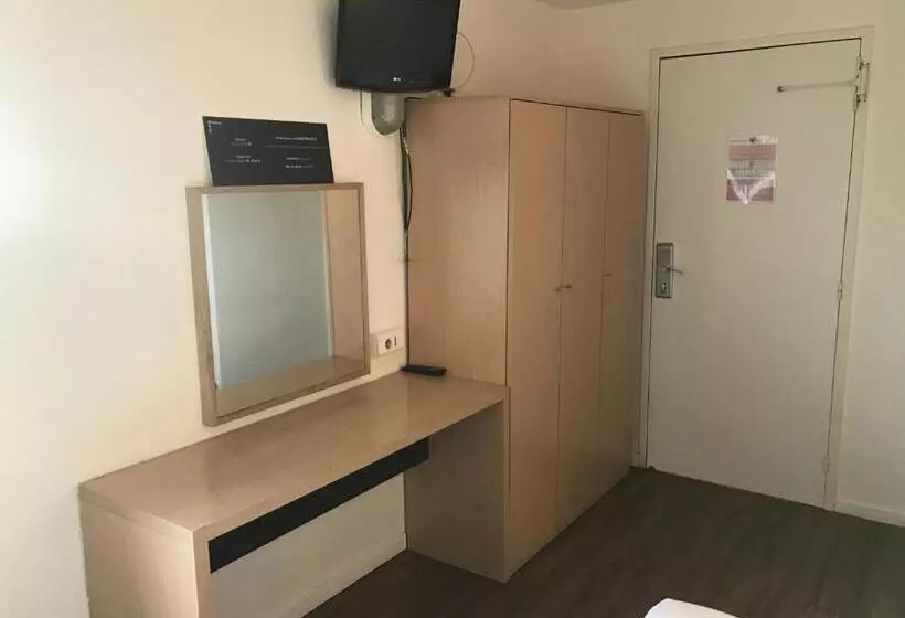 Hotelli Hôtel Akena Pierrelaye