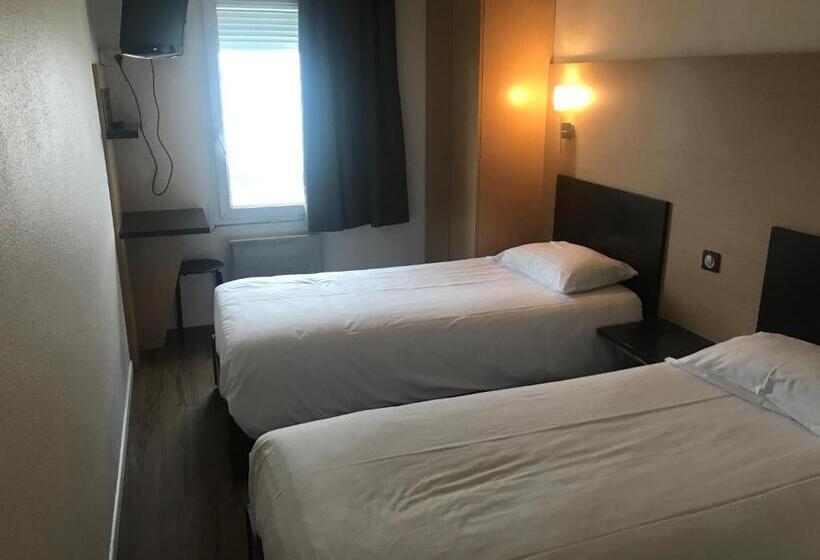 Отель Hôtel Akena Pierrelaye