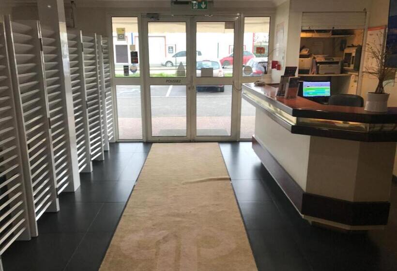 Отель Hôtel Akena Pierrelaye