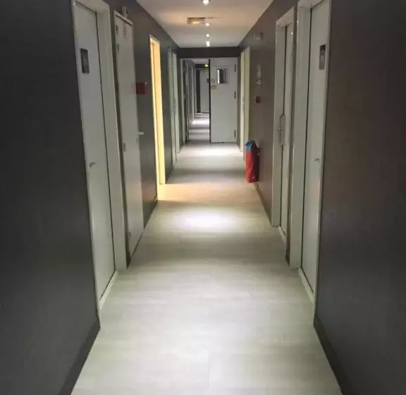 Hotelli Hôtel Akena Pierrelaye