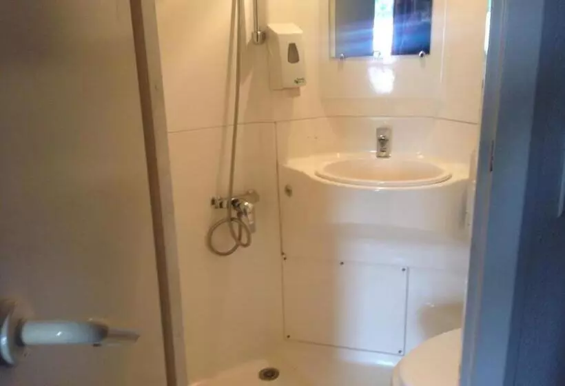 Hotelli Hôtel Akena Pierrelaye