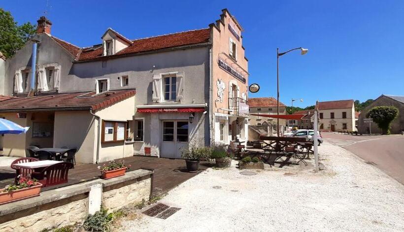 فندق Le Marmagne