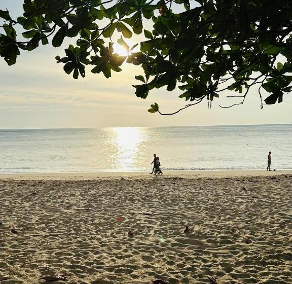 Lanta L.d. Beach Bungalow