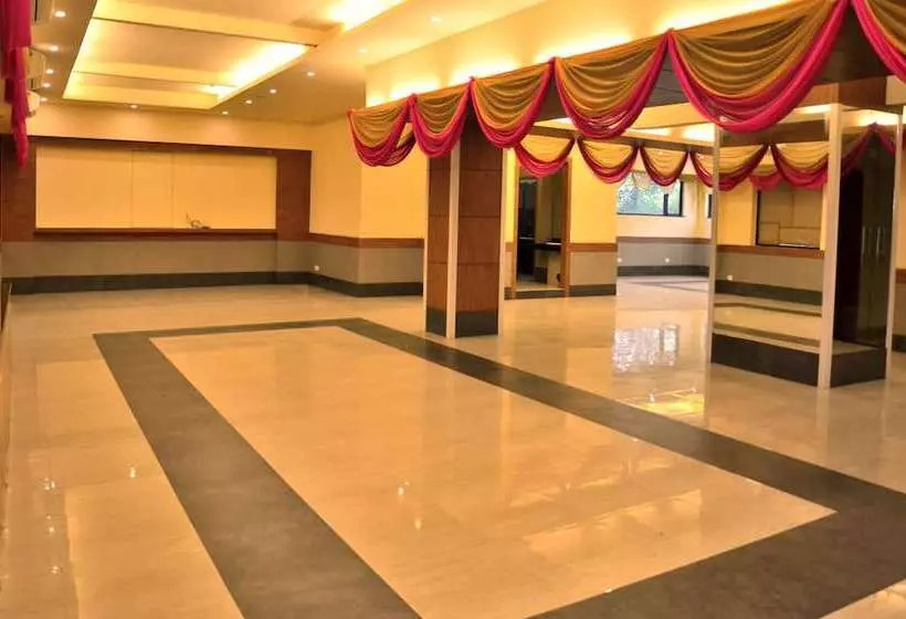 Max Hotels Prayagraj