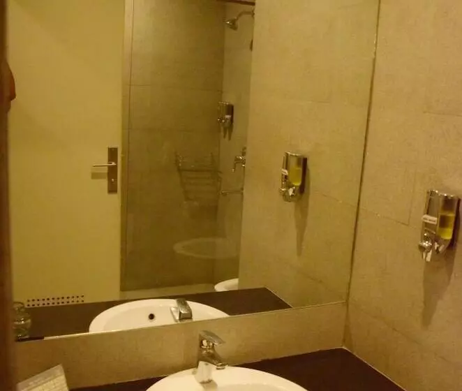 Max Hotels Prayagraj