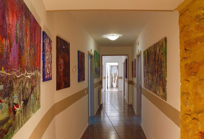 پانسیون Atenea 191