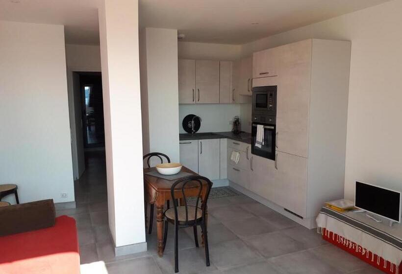 Sur Le Toit De Mèze